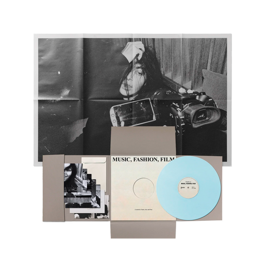 Charlie xcx Music, Fashion, Film Store Exclusive vinilo azul Autografiado