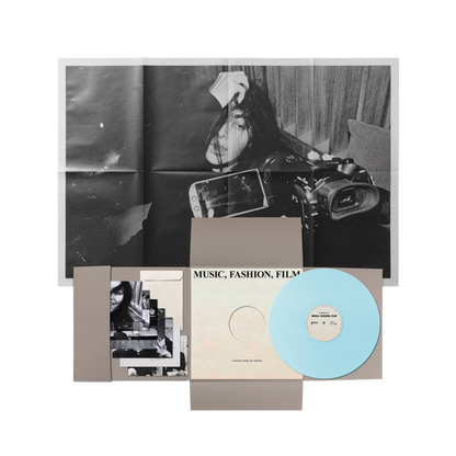 Charlie xcx Music, Fashion, Film Store Exclusive vinilo azul Autografiado